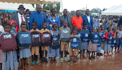 DJEBONOUA/RENTREE SCOLAIRE : 3000 élèves reçoivent un coup de pouce