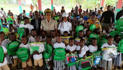 ADIAKE : 1 000 kits scolaires offerts aux enfants par la Diane KA Fondation
